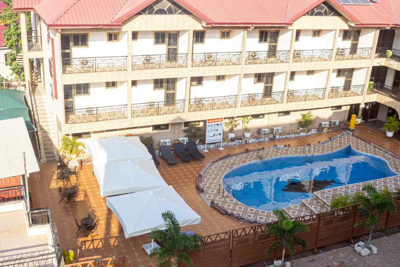 Lou Ralph Hotel 阿克拉 外观 照片